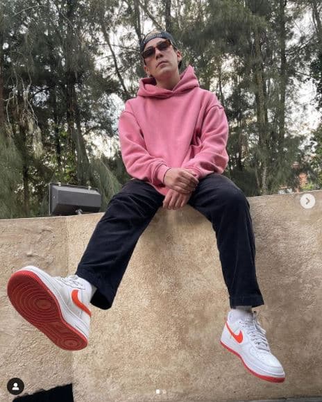 En entrevista para ‘Eliot Channel’, confesó que sus planes para 2022 es lanzar un EP y salir de gira por primera vez como solista: “Estoy muy emocionado, la primera fecha va a ser en el lunario del auditorio el seis de marzo y después vamos a visitar diferentes ciudades”.