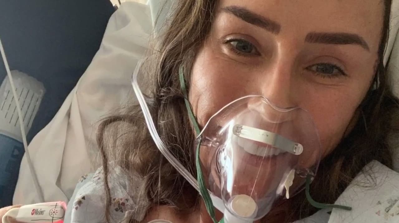 Tres meses después de su operación, este 18 de diciembre, la conductora anunció en su cuenta de Instagram que, tras varias recaídas,
<b>ya fue dada de alta</b>.