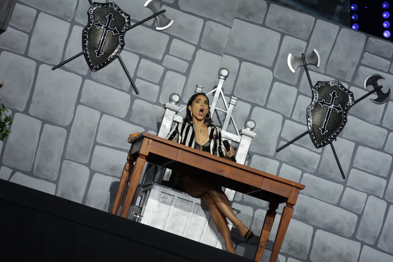 Después del musical llegó la hora del reto inclinado. Esta fue la cara que puso Alejandra cuando le tocó estar en el escenario.
