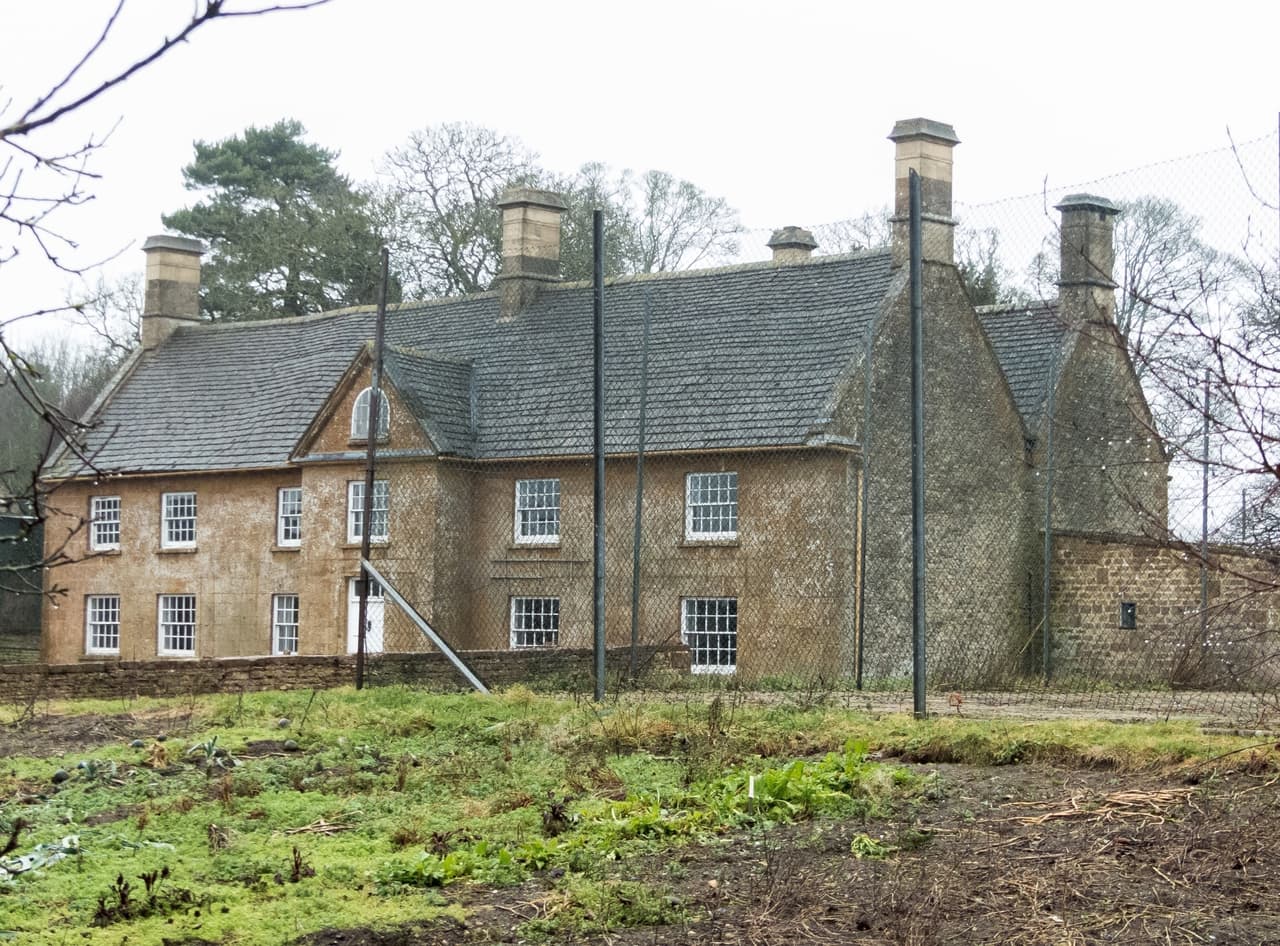 La mansión, que necesitará varias remodelaciones, se encuentra en los montes de Cotswold.