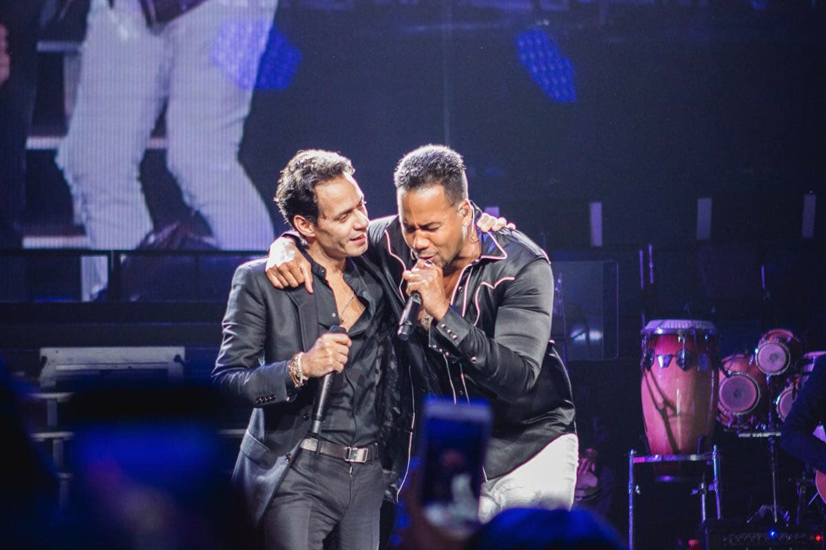 A las veladas en el Radio City también llegó Romeo Santos, con quien conquistó la noche.