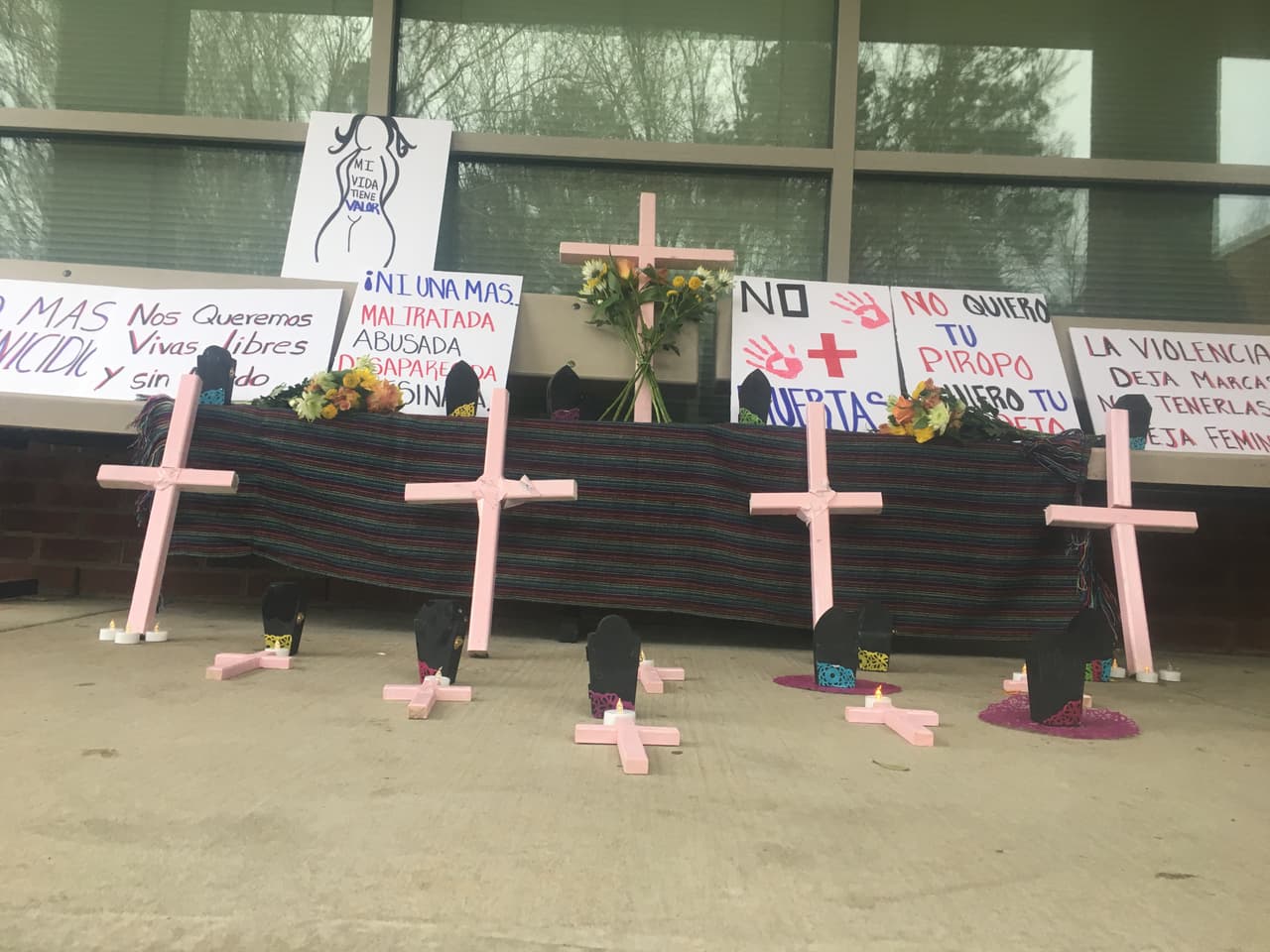 Mujeres en Carolina del Norte alzan la voz en contra de los feminicidios