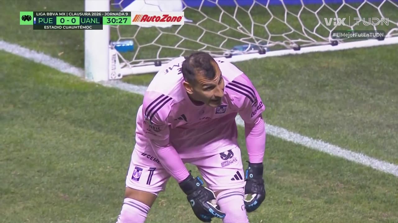 ¡Muralla felina! Nahuel responde con triple atajada y salva a Tigres