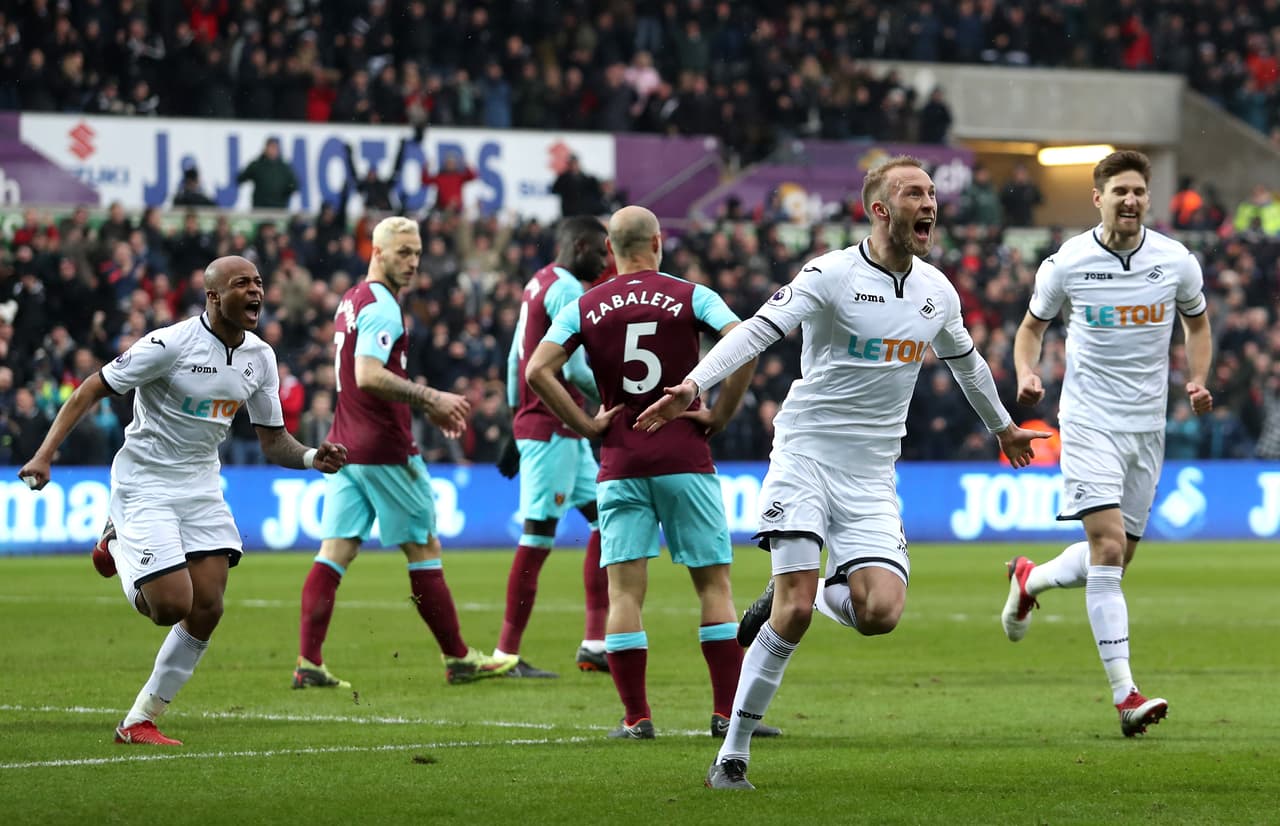 Mucho menos cuando en el minuto 32 Mike van der Hoorn amplió la diferencia con el 2-0.