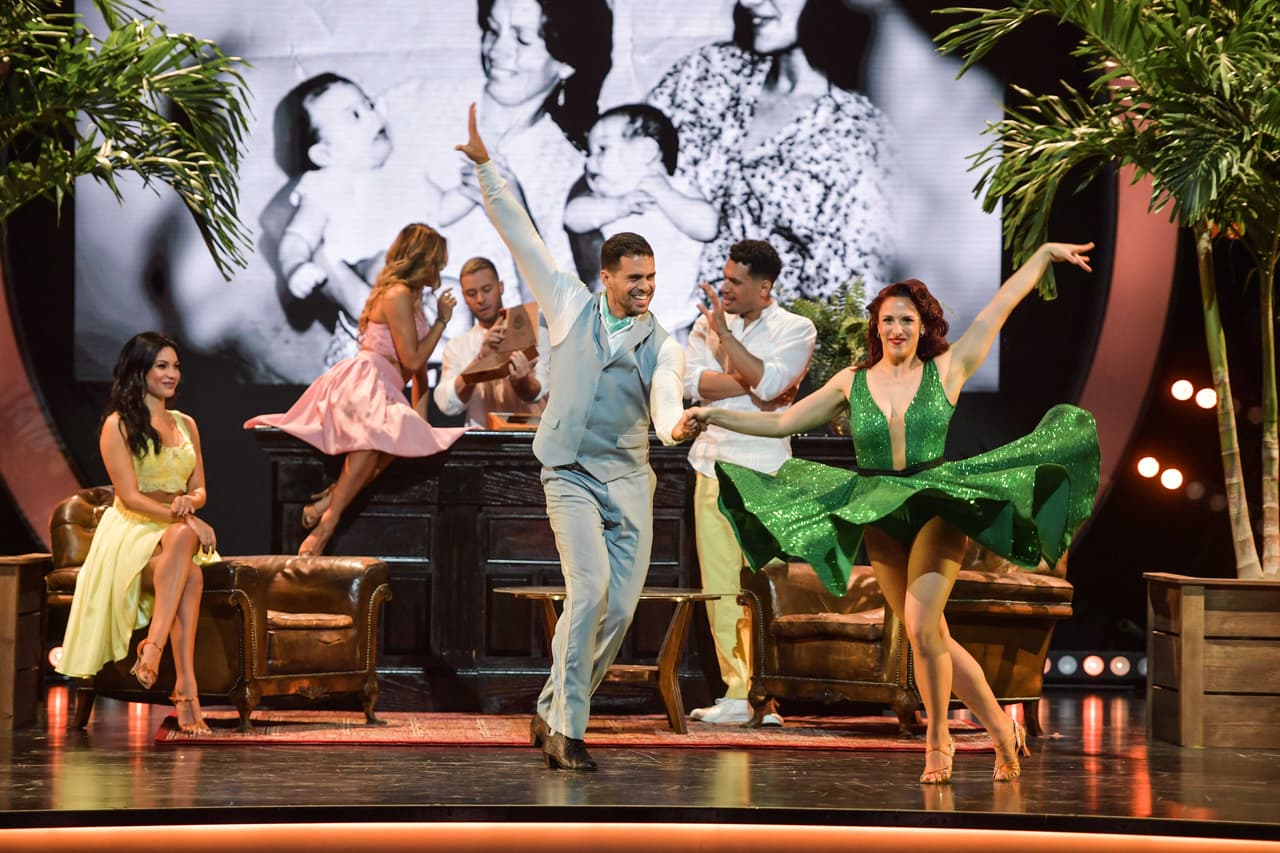 Ahora llegaba el turno de Pedro Moreno. Con el mejor son heredado de su natal Cuba, el actor bailó 'Guantanamera'.