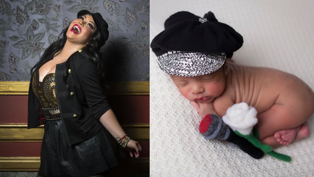 Al igual que la bebé, Chiquis Rivera ha posado vestida con un 'look' inspirado en 'La Reina del Tex-Mex'