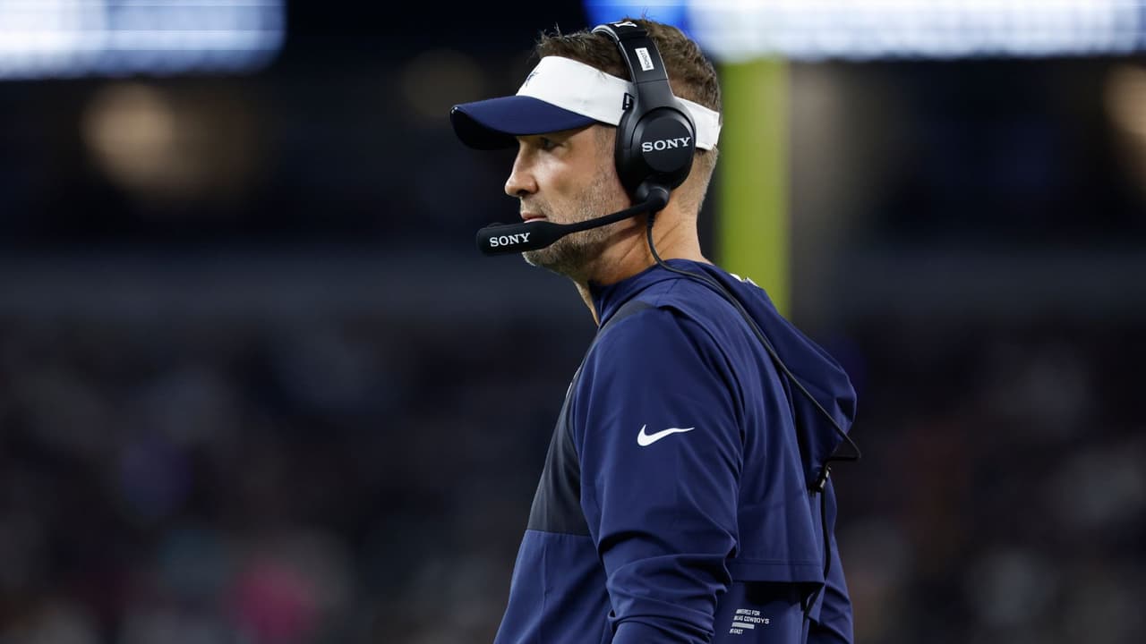 <b>Apoyadores </b>
<br>Marist Liufau 
<br>Jack Sanborn 
<br>Kenneth Murray 
<br>Damone Clark 
<br>Shemar James 
<br>
<b>Secundaria </b>
<br>
<b>Esquineros:</b> Trevon Diggs, DaRon Bland, Kaiir Elam, Andrew Booth, Zion Childress, Caelen Carson 
<br>
<b>Profundos: </b>Malik Hooker, Donovan Wilson, Juanyeh Thomas, Markquese Bell 
<br>
<b>Especialistas </b>
<br>Brandon Aubrey (pateador) 
<br>Bryan Anger (pateador de despeje) 
<br>Trent Sieg (centro largo)