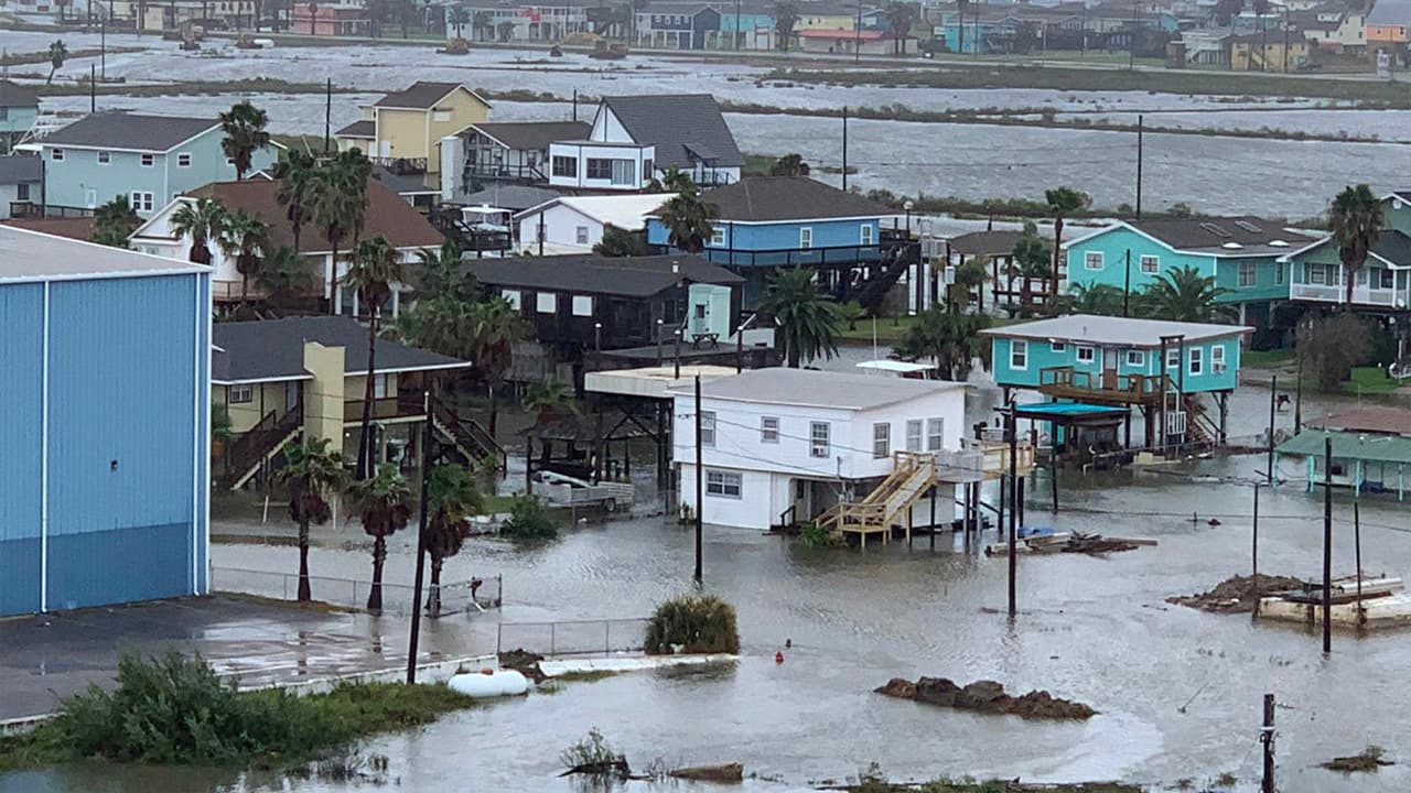 Sin embargo, el 
<a href="https://www.facebook.com/BrazoriaCo" target="_blank">condado Brazoria</a> informó que la amenaza de lluvia ha bajado aunque las inundaciones repentinas como muestran las imágenes sigue siendo uno de los problemas.