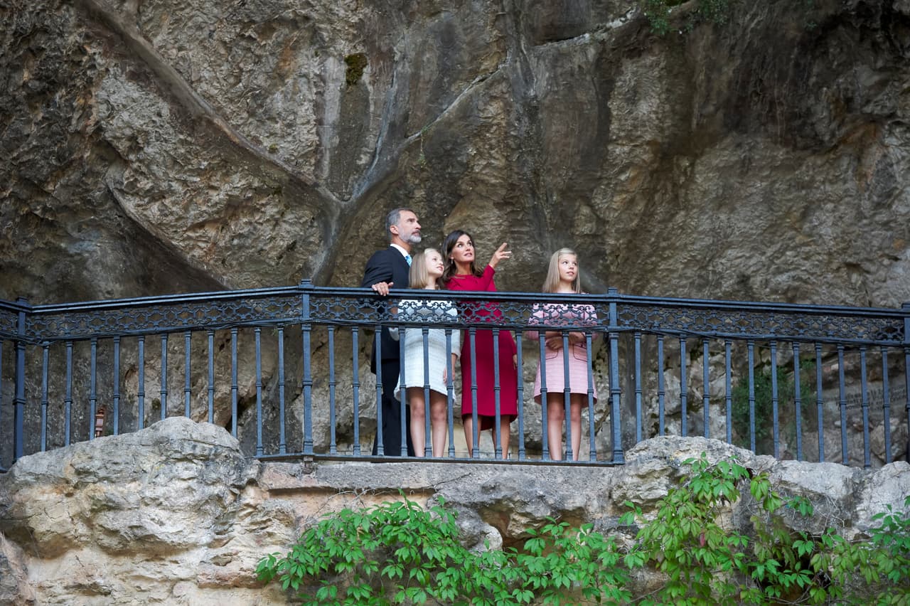 La heredera al trono no ha dudó acercarse a saludar a quien se lo pedía y hasta se tomo una que otra selfie con los asistentes.