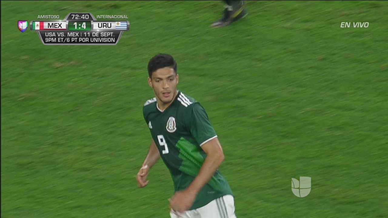 Raúl Jiménez, el jugador mexicano más destacado en la derrota 4-1 ante Uruguay