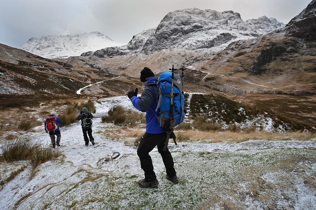 Excursionista descubre restos humanos en zona para acampar