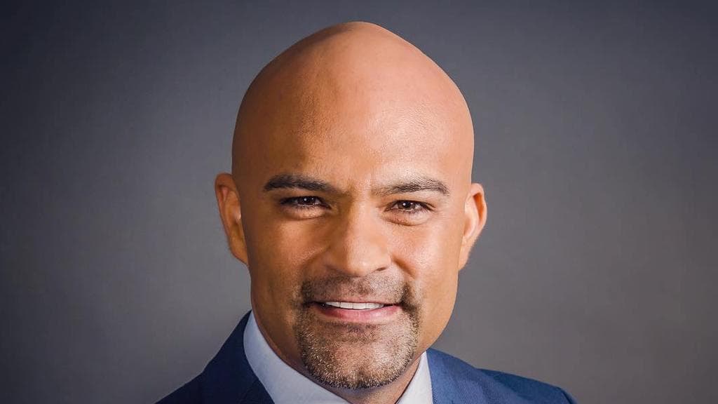 Lo que debes saber hoy, Mayo 6: Luis Gómez honrado en los Emmy, inicia juicio por asesinato de “Junior” y buscan combatir hongo mortal