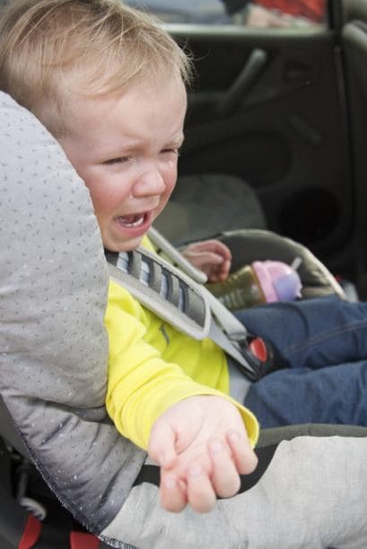 De uno a dos añosEn esta etapa, los niños comienzan a descubrir su entorno y el mundo circundante. Además, desarrollan el lenguaje, tanto para expresarse como para comprender, según el sitio sobre bienestar infantil KidsHealth, de la Fundación Nemours. Al mejorar la destreza manual y la coordinación de ojos y manos, tienen mayor control sobre sus movimientos.