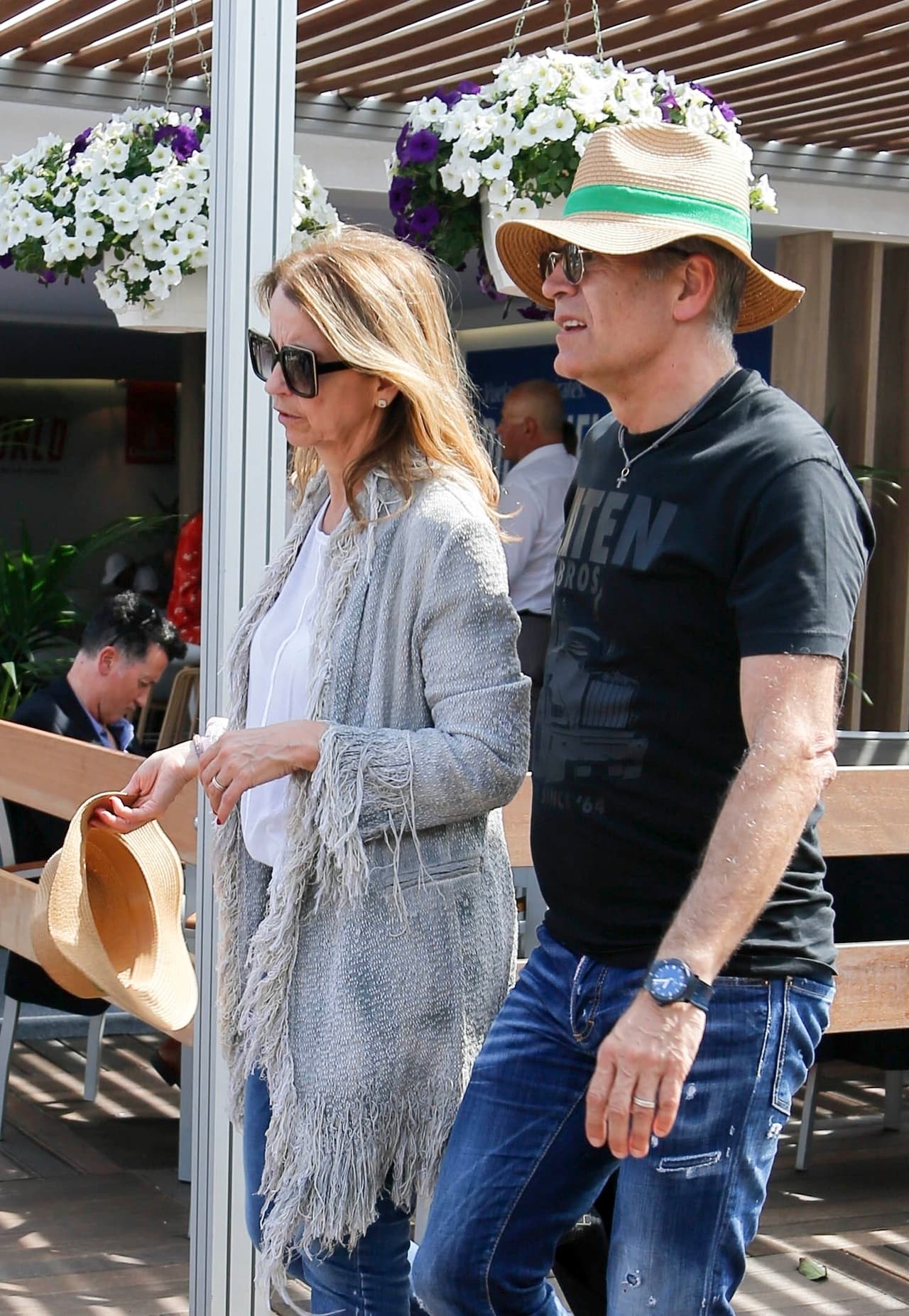 Según ¡Hola!, los padres de Gerard, Joan Piqué y Montserrat Bernabéu, también estuvieron en el evento organizado por la empresa de su hijo.
<br>