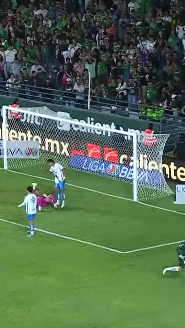 ¡TIJERA DE JAMES RODRÍGUEZ Y el arquero le roba un golazo! | León 1-2 Puebla | Liga Mx Jornada 17