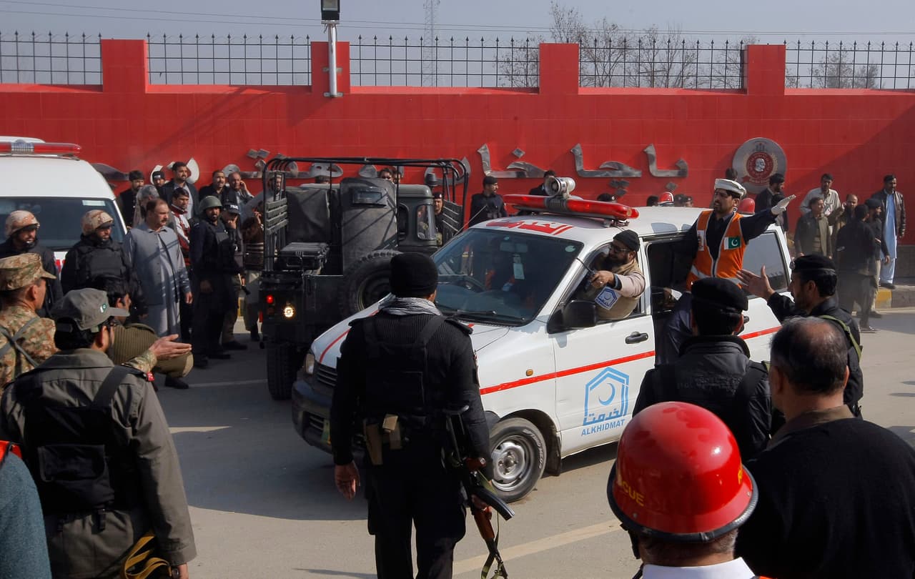 Al menos 21 personas mueren en ataque talibán contra una universidad de Pakistán