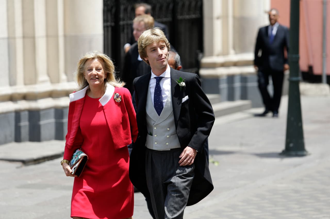 El príncipe Christian Hannover llegó del brazo de su madre Chantal Hochuli, minutos antes de que su ahora esposa arribara al lugar.