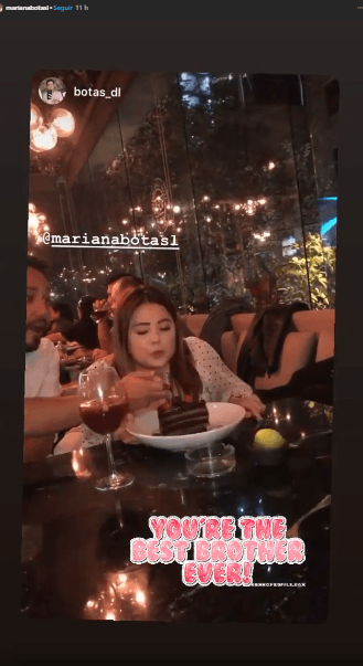 En compañía de sus seres queridos, sopló la velita de su pastel. 
<br>