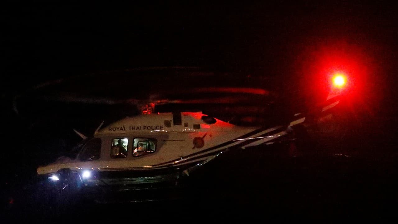 Rescatan a cuatro de los 12 menores atrapados en una cueva de Tailandia