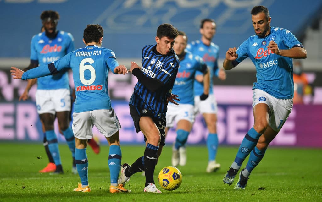 Duván Zapata, Robin Gosens, Luis Muriel y Cristian Romero fueron los encargados de anotar en la victoria 4-2 del Atalanta sobre el Napoli. Atalanta se mantiene en la tercer posición de manera momentánea y el Napoli se queda en la séptima posición, aunque tienen un partido pendiente por jugar.