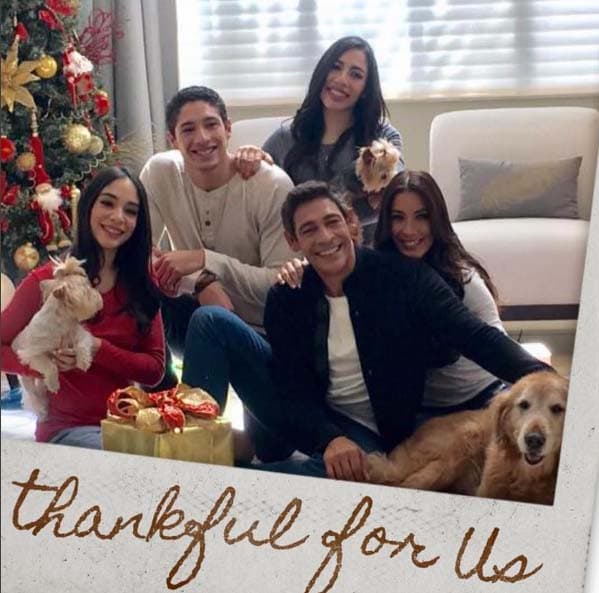 Johnny Lozada es un excelente padre y esposo, como cada año da gracia por la hermosa familia que tiene.
