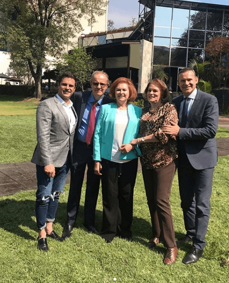 Alan Tacher vivió un día maravilloso junto a la profesora de odontología y sus hermanos Mark y Eric Tacher.