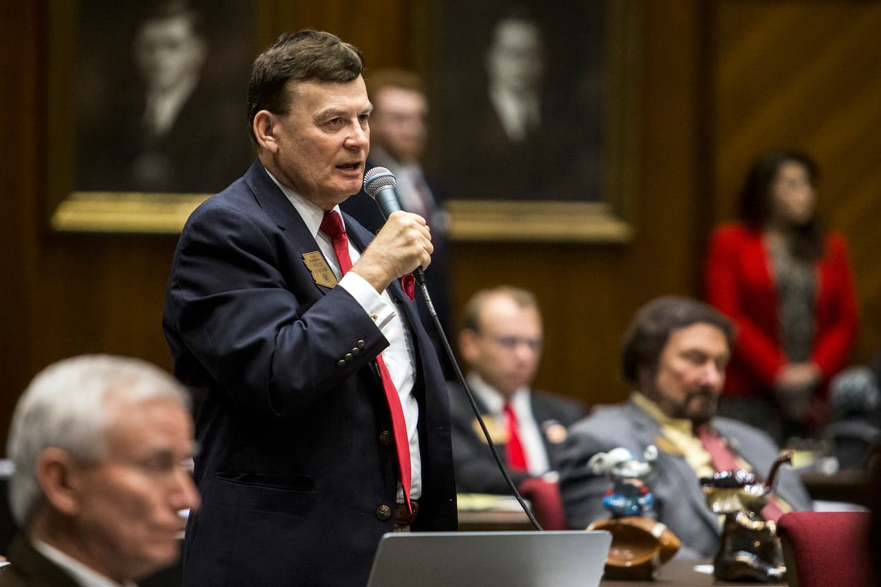 Un republicano se queja de que en los colegios no hay "suficientes niños blancos para jugar" y el partido le pide que renuncie