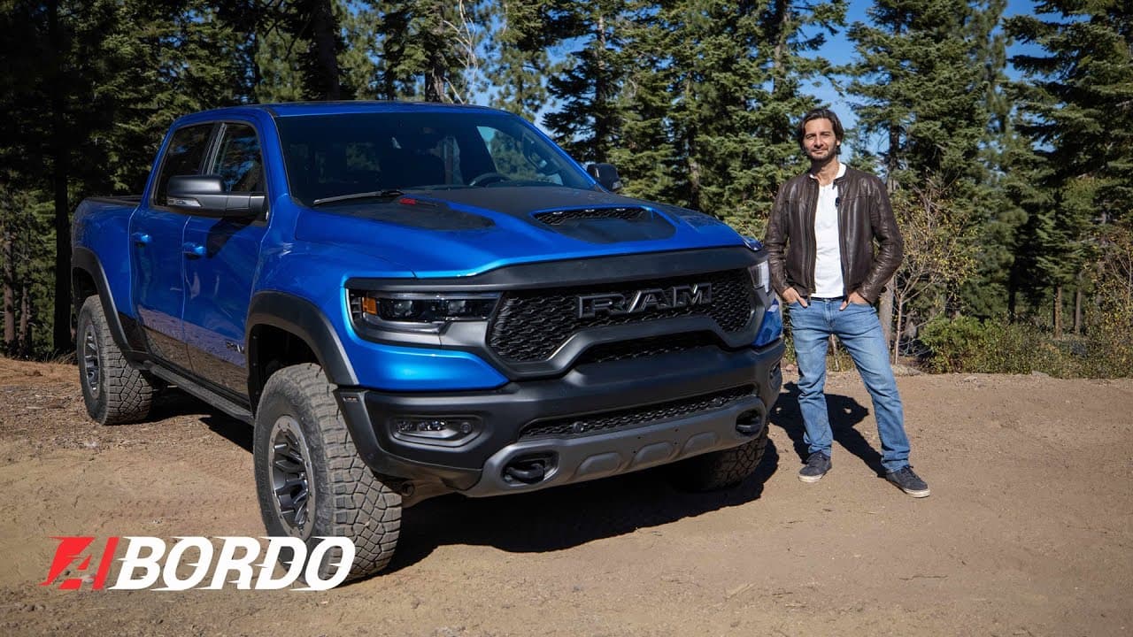<u><b>Contenido relacionado</b></u>
<br>
<br>Conoce todos los detalles del nuevo Ram 1500 TRX 2021. Acompaña a Jaime Gabaldoni en su experiencia #ABordo de la nueva camioneta pickup deportiva de Ram. Diseñada con un objetivo en mente: devorar al Ford Raptor. Para ello trae el motor ‘Hellcat’ V8 de 6.2 lts. capaz producir hasta 702 HP ofrecido por un precio inicial de $72,800 en EEUU.