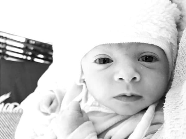 En esta imagen la pequeña tenía dos meses de nacida y sus padres no dejaban de presumirla.