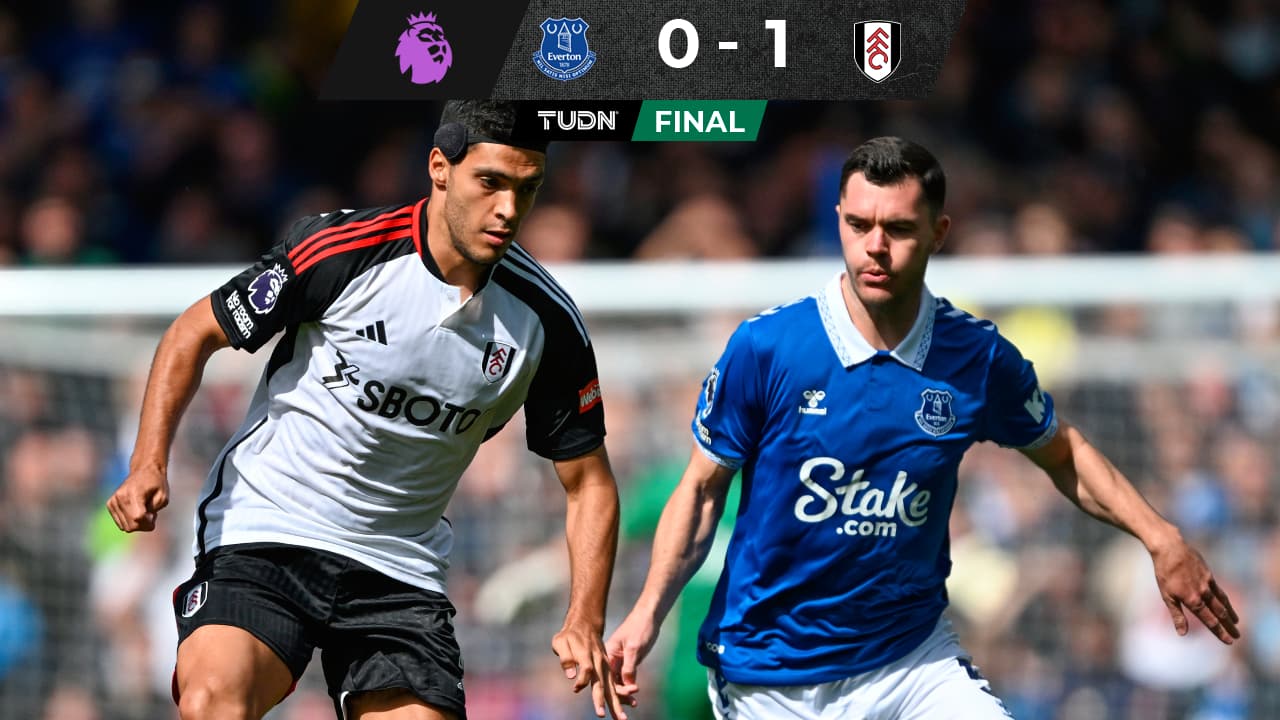 Raúl Jiménez estrella volea en el poste en su debut oficial con Fulham