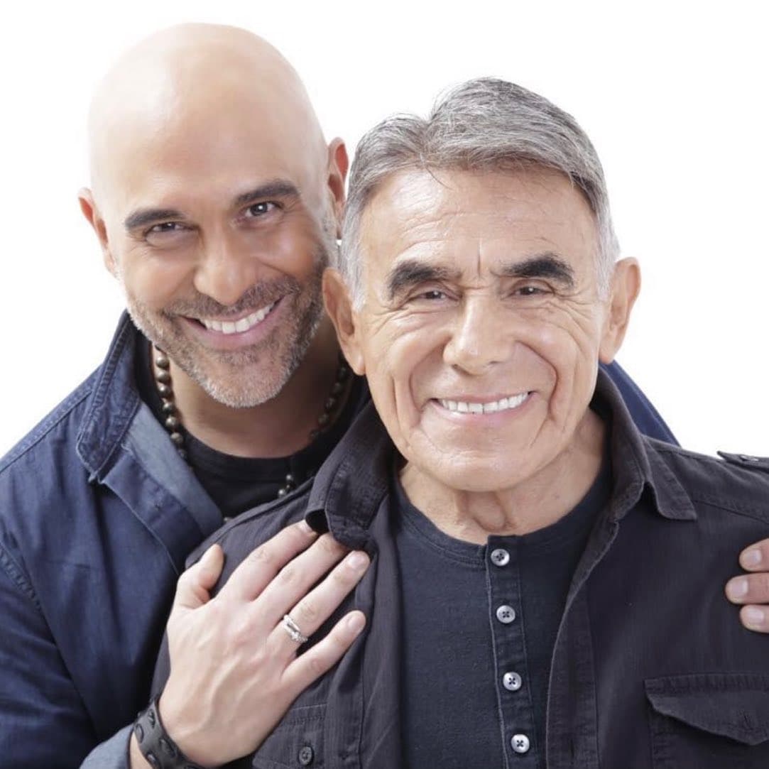 “Lo único que hice fue jalarle los lentes rápido y ya. Hay videos de seguridad y eso va a coincidir con lo que estoy diciendo”, dijo 
<a href="https://www.univision.com/entretenimiento/hector-suarez-gomis-estalla-contra-la-periodista-mexicana-shanik-berman-llamandola-ignorante">Suárez Gomís, quien ha estado involucrado en otras controversias</a>.