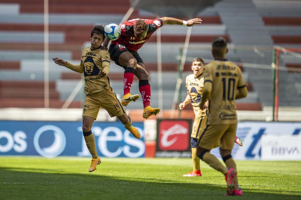 Una polémica victoria para los 'Diablos Rojos', pues el árbitro anuló un gol para los Pumas de la UNAM y, de último minuto, Alexis Canelo anotó el gol del gane para Toluca en casa, durante la Jornada 6 del Torneo Guard1anes 2021.