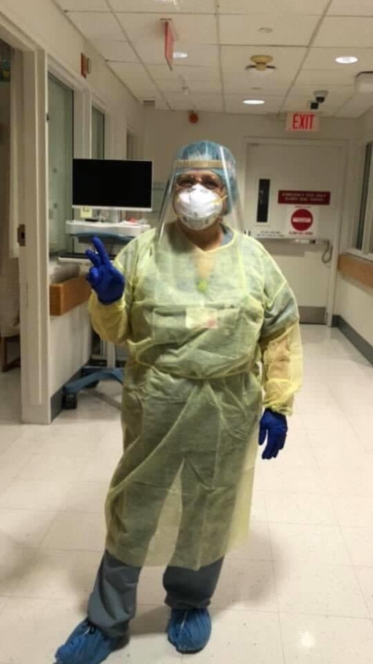 Gina Romero trabaja en un hospital de White Plains en labores de limpieza durante la crisis de coronavirus.