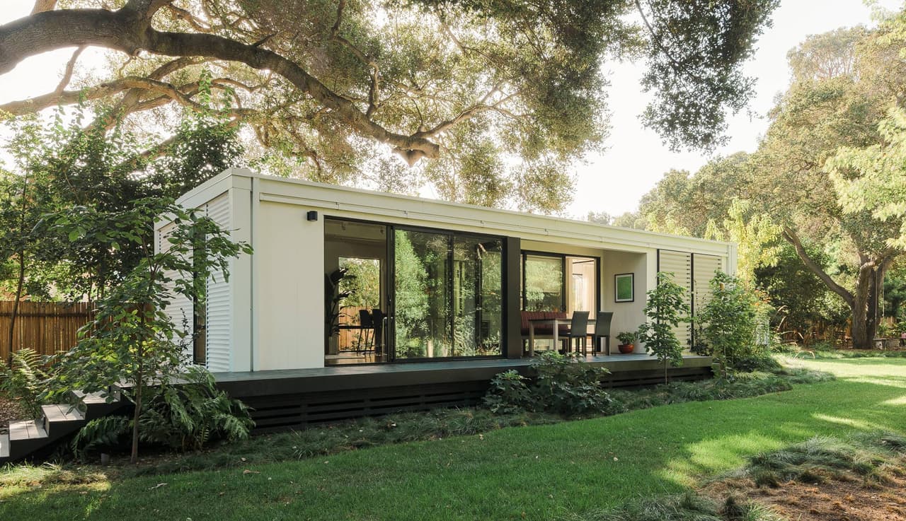 El alcalde Eric Garcetti anunció el Programa del Plan Estándar de la Unidad de Vivienda Accesoria (ADU) a incios de este año, una iniciativa administrada por el 
<a href="https://ladbs.org/adu/standard-plan-program/approved-standard-plans" target="_blank">Departamento de Construcción y Seguridad de Los Ángeles (LADBS).</a>