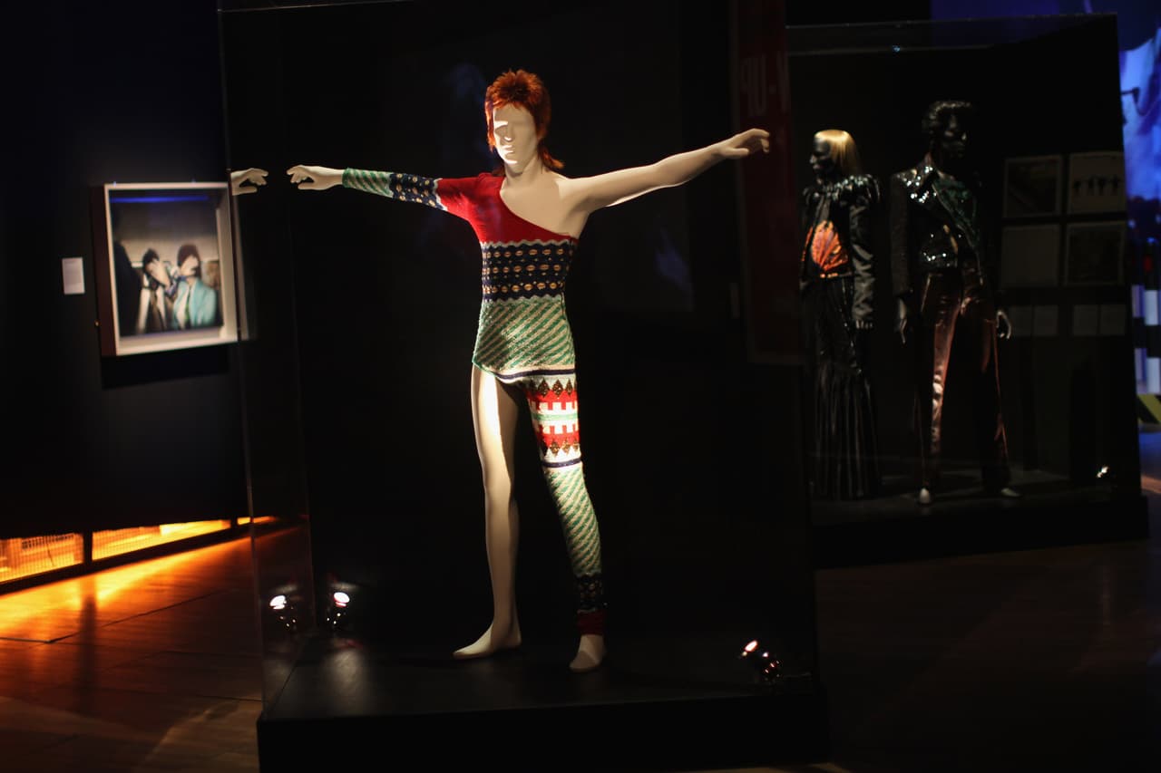 El impacto fue tal que la prenda diseñada por el japonés Kansai Yamamoto fue expuesta en el Museo Victoria and Albert como parte de una exhibición que presentaba los productos más icónicos en diseño, moda y gráficos en 60 años. En 2012, el diseñador Jean Paul Gautier presentó un modelo inspirado en esta prenda para su colección primavera-verano 2013.
<br>