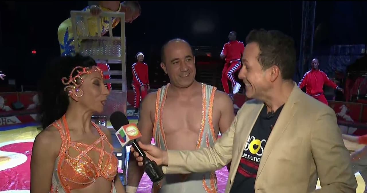 Carlos conoció a una familia de trapecistas. Los acróbatas están juntos en el circo desde hace más de 10 años. Nuestro conductor se asombró al verlos balancearse en el aire.