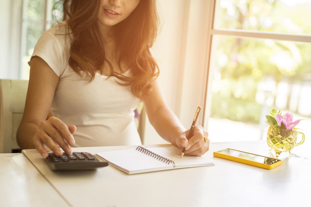 <b>Dinero y fortuna -</b>
<br>En este día zodiacal y los primeros días de noviembre algo que inicialmente surge como un proyecto fuera de tu horario de trabajo se convierte en una fuente provechosa de ingresos.