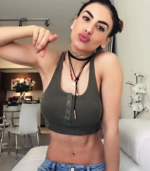 "Siento que esas que más critican son las más feas payasas e inseguras que desearían al menos no tener cuerpos de morsa", apuntó otra de sus más de tres millones de seguidores.