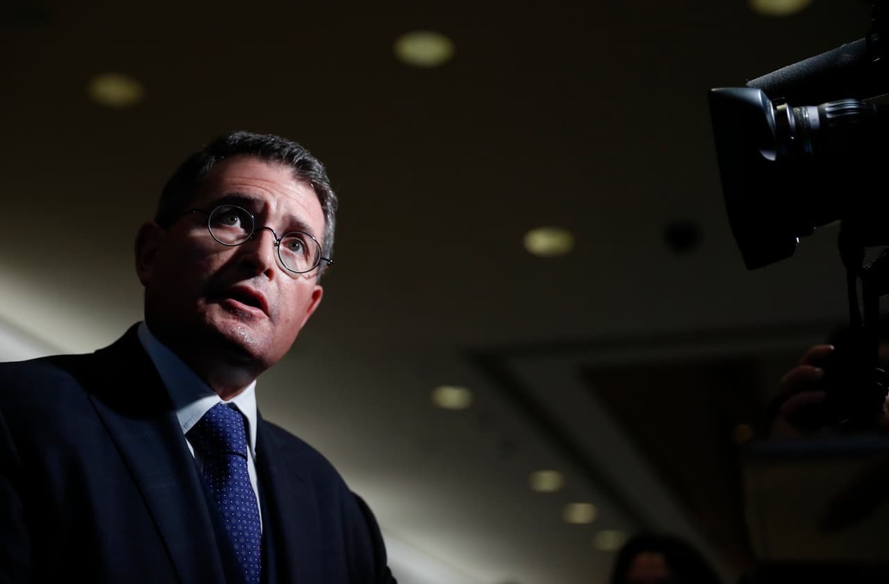 Leonard Leo, vicepresidente de la Sociedad Federalista. Había sido mencionado como un posible candidato para una nominación a la Corte Suprema de Justicia, pero él lo ha negado. En cambio está ayudando a Trump a elegir al posible candidato.