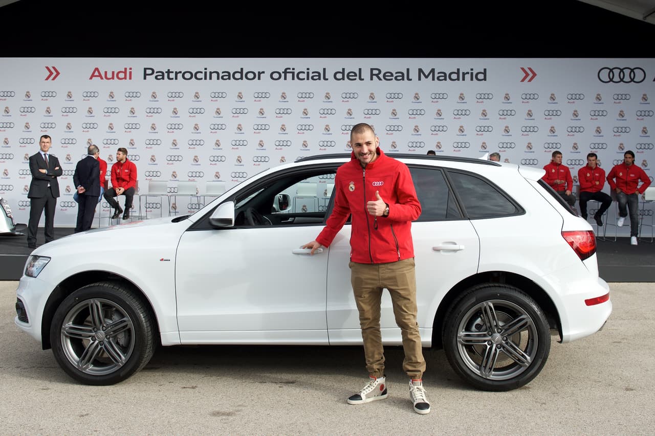 El volante y la velocidad han sido otros de los enemigos de Karim. En noviembre de 2009, tres meses después de su llegada a Madrid, chocó su auto contra un árbol y al mes siguiente, mientras se encontraba celebrando su cumpleaños en Madagascar, sufrió otra colisión.