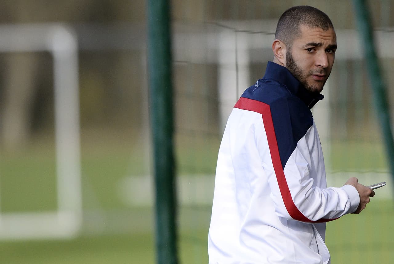 El último capítulo relacionado con la velocidad llegó en octubre del 2015, cuando el francés cometió una maniobra prohibida y la policía le mandó parar. Para fortuna Benzema ya contaba con un permiso para manejar cuando sucedió este incidente.