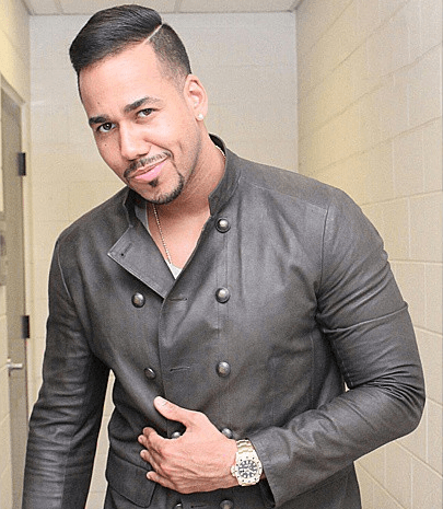 También está nominado a Premio Lo Nuestro en Artista Masculino del Año y Artista Tropical del Año.