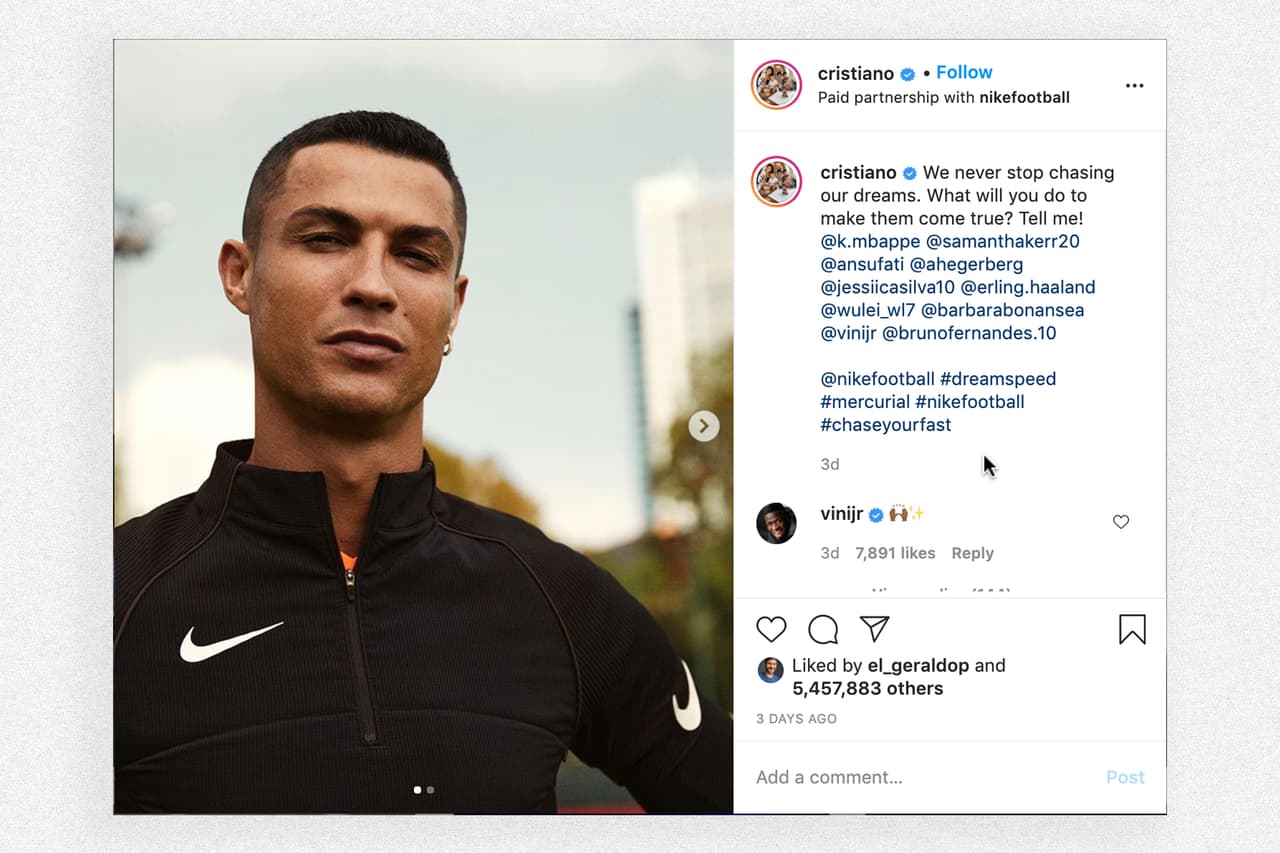 <b>Los más seguidos. </b>Para muchos la plataforma se convirtió en una vía para ser testigos de la vida y movimientos de los famosos. El futbolista portugués 
<a href="https://www.instagram.com/p/CF30yDsJ2EH/?utm_source=ig_web_copy_link"><u>Cristiano Ronaldo</u></a> es el usuario con más seguidores de la aplicación (238 millones). Le siguen la cantante Ariana Grande (203 millones), el actor Dwanyne Jhonson (199 millones), la empresaria Kylie Jenner (196 millones) y la cantante Selena Gomez (194 millones).