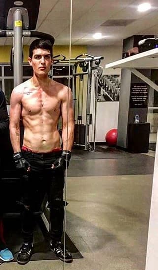 “En el horario que a nosotros nos tocó, no pasó absolutamente nada, nada de violencia. Ya estaba en el camerino cuando escuché que 
<b><a href="https://www.univision.com/shows/el-gordo-y-la-flaca/javier-rosas-exagera-en-su-seguridad-para-no-volver-a-sufrir-un-atentado-video">Javier (Rosas)</a></b> estaba en el escenario y fue como que se armó todo lo que se desató”, relató Favela.