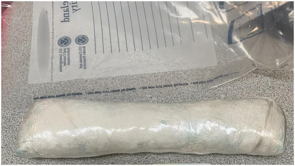 Incluso menores de edad han sido sorprendidas por las autoridades en puntos fronterizos. Es el caso de una chica estadounidense que llevaba droga escondida bajo su ropa, cuando intentaba ingresar al país en un Shuttle.