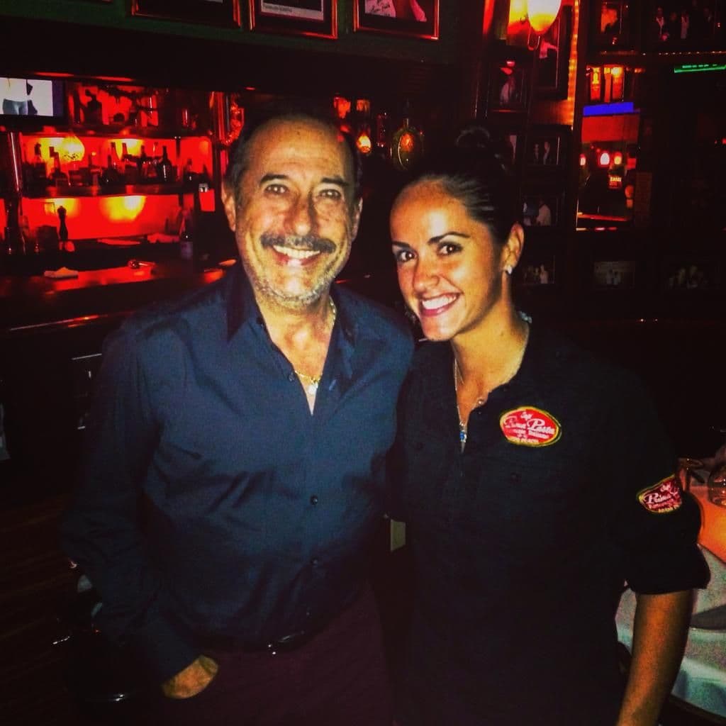 <b>Dicen que cuando Matt Damon está en Miami Beach, </b>manda a pedir comida de este restaurante especializado en comida italiana tradicional que, por cierto, es favorito de estrellas argentinas como 
<b>Guillermo Francella, </b>a quien vemos en esta foto.