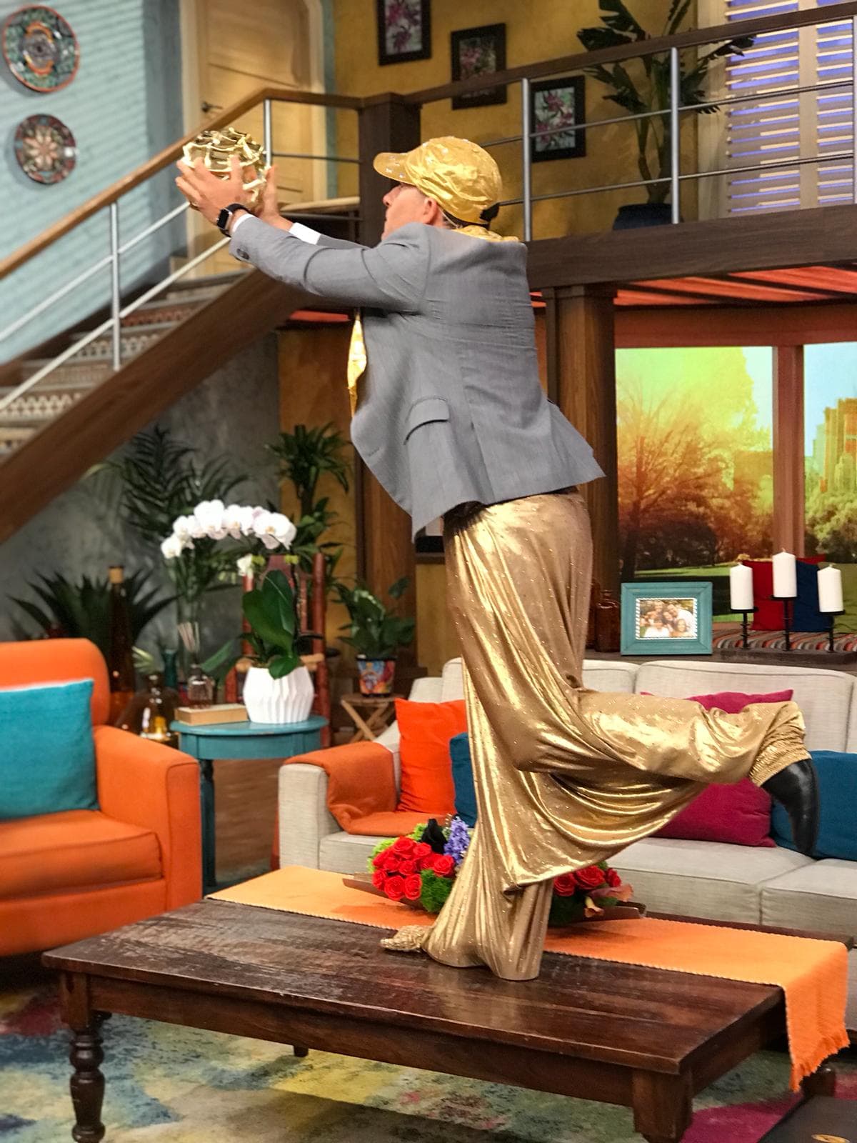 Por el tamaño y la figura, Mela considera que Carlos Calderón sí puede pasar como un premio Emmy.