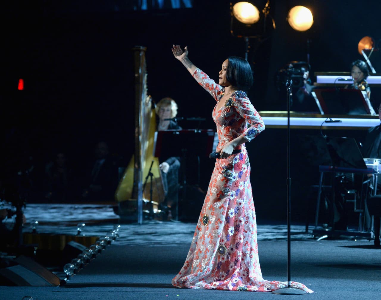 El tema que la hizo ganar este nuevo récord es nada más y nada menos que 'Work', en el que comparte créditos con 'Drake'.