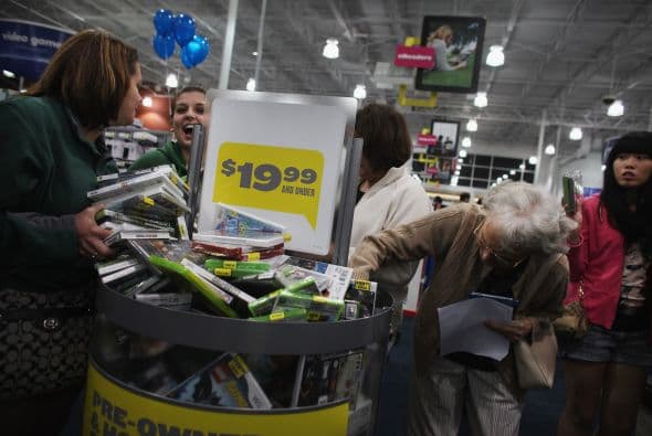 Como cada Viernes Negro las tiendas se llenaron de miles de personas con una sola intención: comprar a los mejores precios. Sin embargo, no todo fue color de rosa para los compradores ya que también hubo algunos accidentes violentos.
