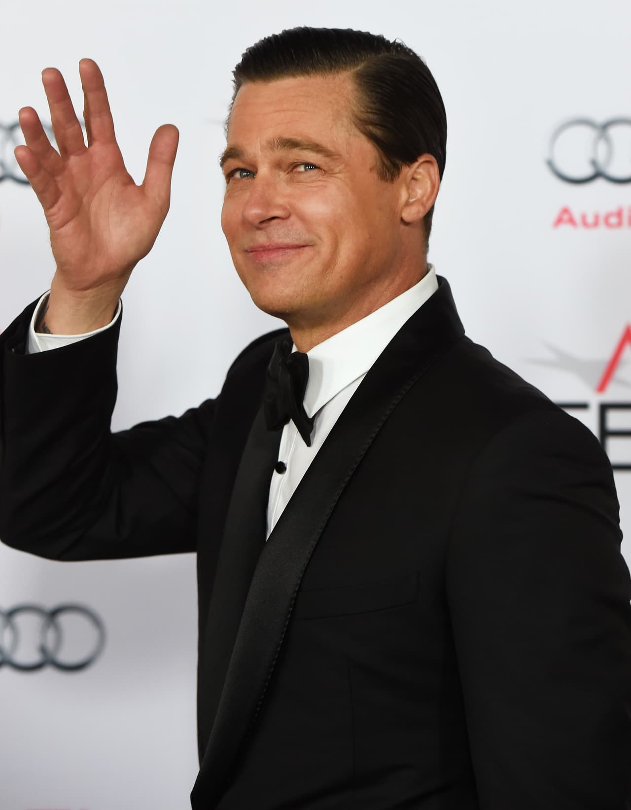 Obvio uno de los galanes consentidos no podía faltar y se trata de Brad Pitt.